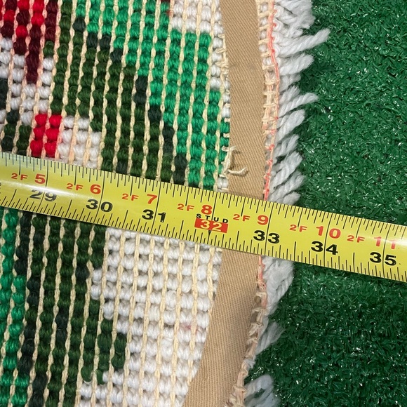 Vintage Handmade Latch Hook Christmas Tree Skirt - Picture 5 of 6